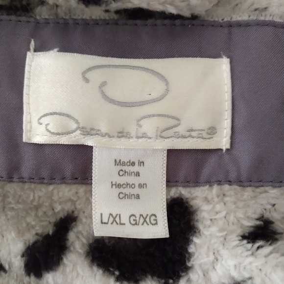 Oscar de la Renta Leopard Print Plush Robe - Picture 6 of 12